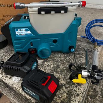 Aku stroj za bojanje zidova - Airless